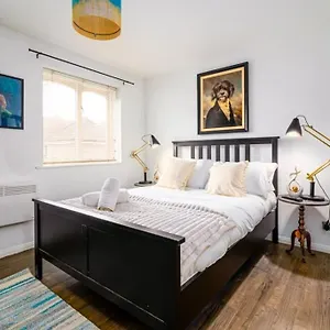 Apartment The Telegraph Place, London